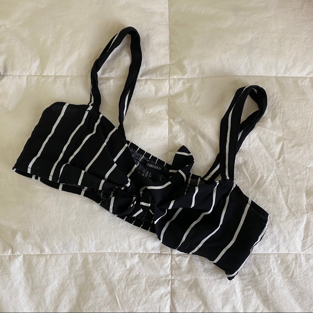Forever 21 black and white crop top in Small